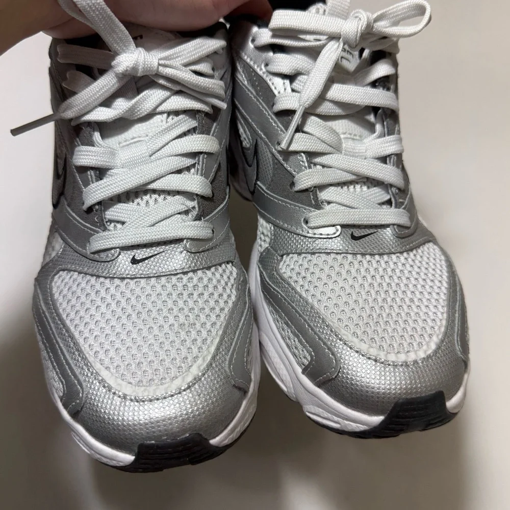Nike Women's Zoom Air Fire Sneakers - Metallic Silver and White - Size 8 - Picture 13 of 16